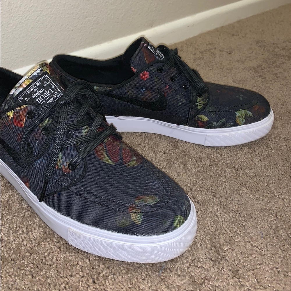 NIKE SB JANOSKI FLORAL CANVAS SHOES